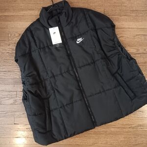 Nike Black Puffer Vest. Very Over Sized